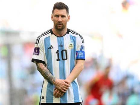 למי הוא יעזור יותר? מסי (GETTY, Shaun Botterill - FIFA)