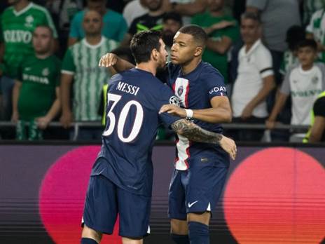 מסי ואמבפה חוגגים בסמי עופר. נכנסו לחמישייה הראשונה (GETTY)