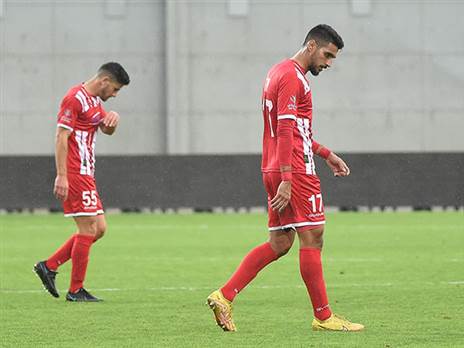 נתקלו בבעיה חדשה לקראת הפועל ב"ש. שחקני סכנין (צילום: ברני ארדוב)