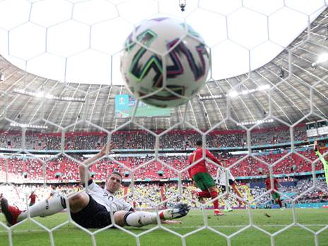 לא רק המשחק משתנה, גם הכדור (Getty)