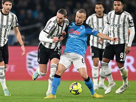 בעוד ראביו ניסה לעצור מנגד (Francesco Pecoraro/Getty Images)