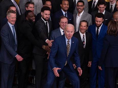 ביידן עם קליי תומפסון, סטיב קר ודריימונד גרין (getty)