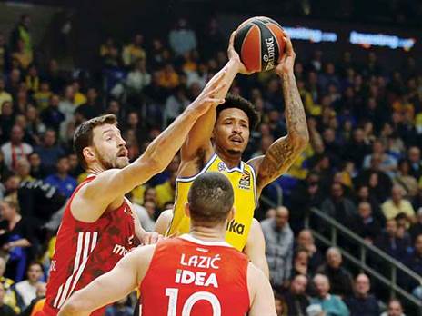 הרבע הראשון עוד התחיל צמוד (צילום: אלן שיבר)