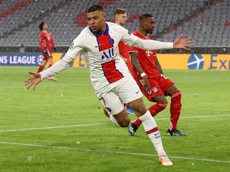 קיליאן אמבפה חוגג מול באיירן. פ.ס.ז' חייבת את הכוכב שלה (GETTY)