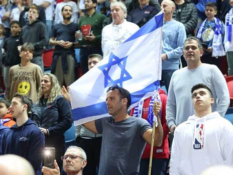 האוהדים בדרייב אין (דרייב אין)