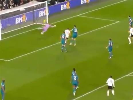 והכדור ברשת