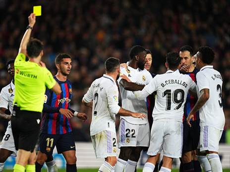 לולא ה-VAR. שחקני ריאל ובארסה (GETTY)