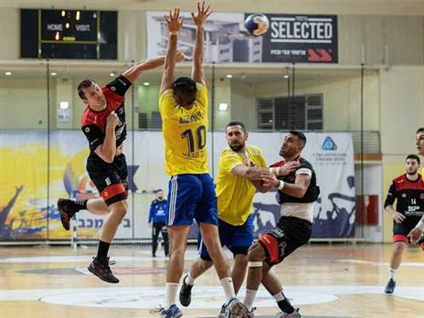 אשדוד ומכבי ראשל"צ בקרב על גביע המדינה (פאבל אפאנוב)