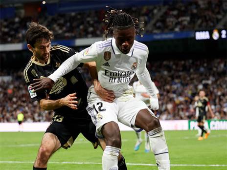 קמאבינגה. תצוגת תכלית נגד סלטה (ריאל מדריד, רשמי)