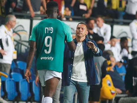 דרש שיבעט את הפנדל. בכר ופיירו (אלן שיבר)