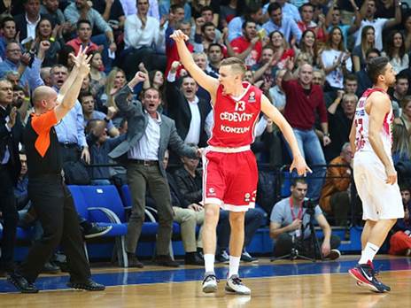 "רק החתימה הפרידה" (GETTY)