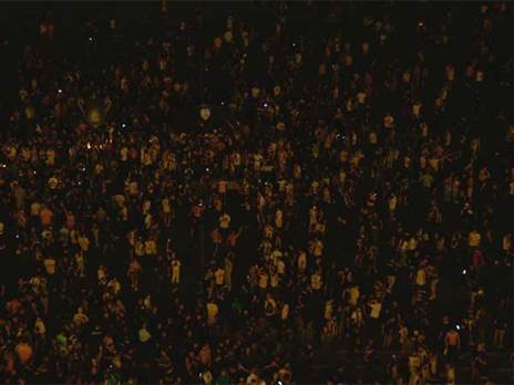 אלפים על המגרש