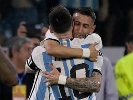 ישתפו פעולה בברצלונה? די מאריה ומסי (Getty)