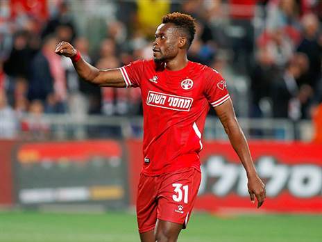 רגע השיא. אנסה אחרי השער נגד מכבי ת"א (צילום: אלן שיבר)