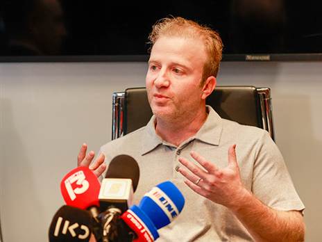 "הועברה אסמכתא לבקרה". דיוויד מינצברג (ניר קידר)