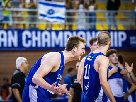 "באוניברסיטת ייל מתלהבים לראות את וולף בנבחרת ישראל" (FIBA)