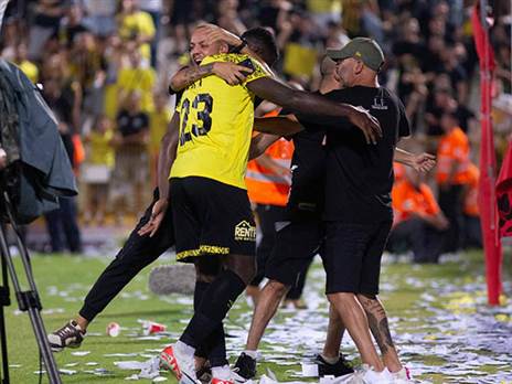 "בכורה נוצצת" (קובי אליהו)