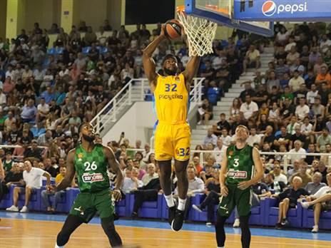 התעופף בפתיחה. ניבו (עמוד האינסטגרם של מכבי ת"א)