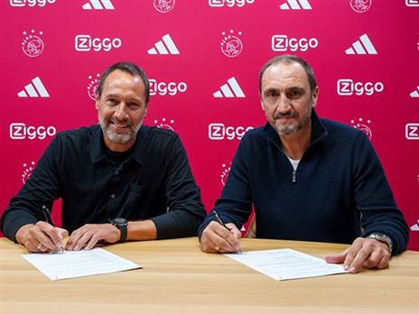 ולקאניס עם ואנט סחיפ. מצפה לאתגר (האתר הרשמי של אייאקס)