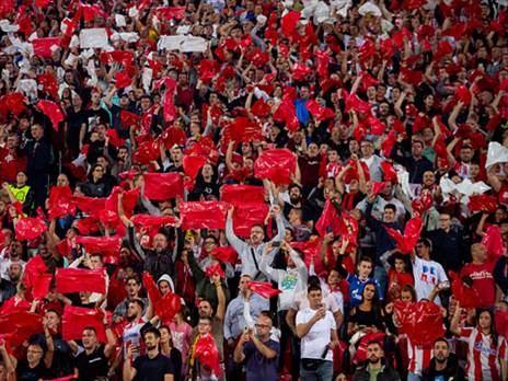 קללות ואיומים. אוהדי הכוכב האדום (getty)