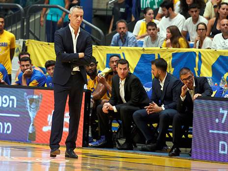 גם להם יקוצצו 15%. קטש והצוות המקצועי (אלן שיבר)