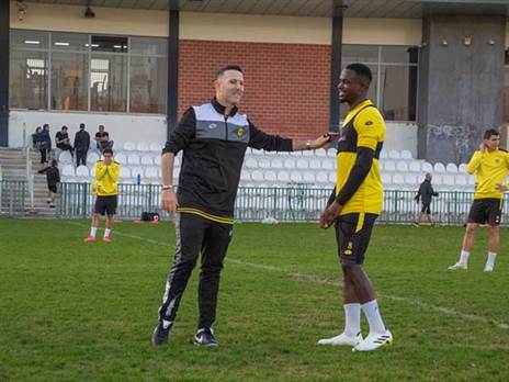 גיא צרפתי באימון הקבוצה (צילום: דיגיטל מכבי נתניה)