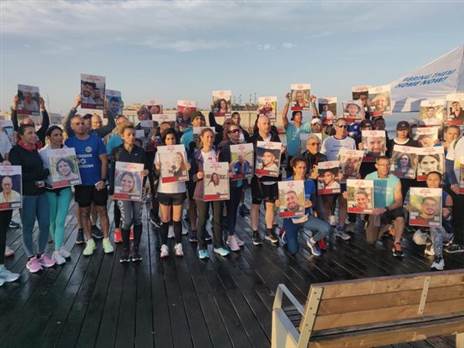 הרצים למען החטופים | צילום: גיא דר