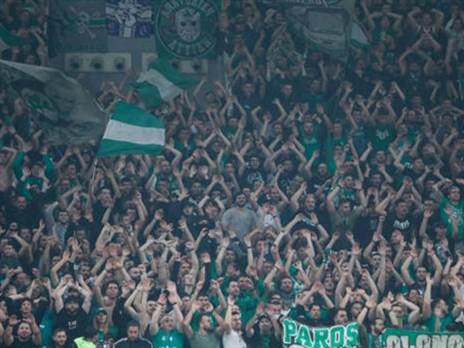 כמו פעם. הקהל באואקה (GETTY)