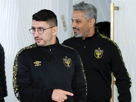 לצד אלמוג כהן (אלן שיבר)