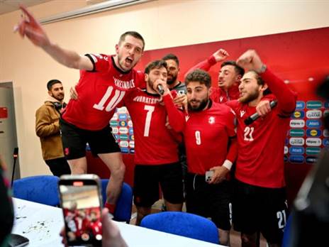 רוקדים על שולחנות (Levan Verdzeuli - UEFA/UEFA via Getty Images)