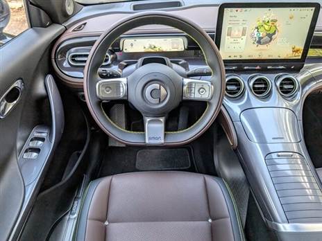 לא מסובך לשלוט על הכל מעמדת הנהג