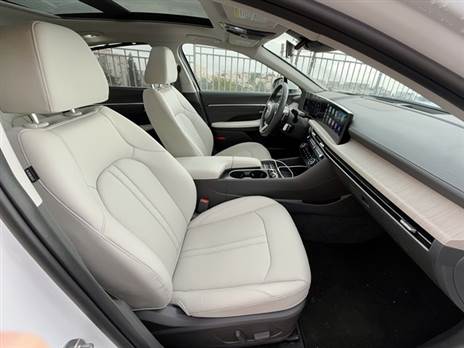 אחרי שהתרגלנו לג'יפונים, תנוחת הישיבה נמוכה