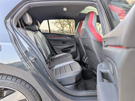 המרווח מאחור יתאים יותר לשניים עקב תעלת הינע בולטת