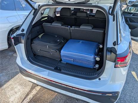 לפחות תא המטען מרשים. גדול אפילו משל הקודיאק