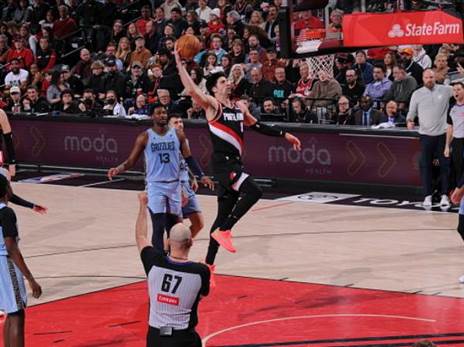 דני אבדיה מתעופף מול ממפיס בדרך לעוד תצוגה גדולה (GETTY)