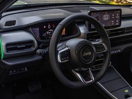 מבפנים אין אווירת פרימיום, אבל כן דאגו לחובבי השטח