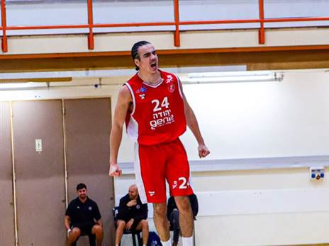 מעל כולם. ארי עמיאל (עמית ברמן, איגוד הכדורסל)