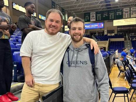 יובל שחם ומיוצגו יואב ברמן. מאחורי המפץ הגדול השני (פרטי)