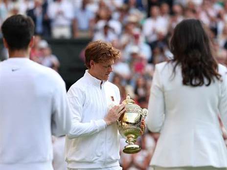 עם הגביע, לראשונה (GETTY)