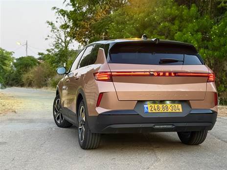 באופל השקיעו בתאורה החיצונית גם מאחור