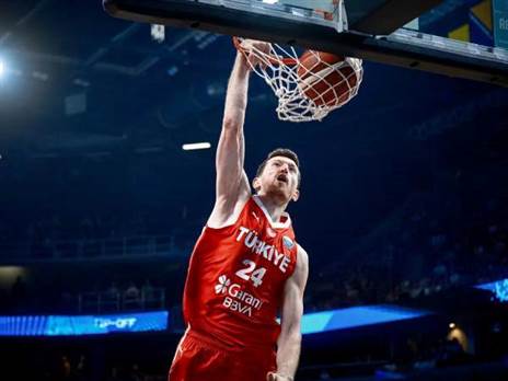 והקשו מאוד על ההגנה הלטבית, לה לא היו תשובות (FIBA)