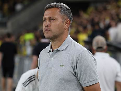 הרכיב הגנה, אבל סובל מההתקפה. פלורס (דני מרון)