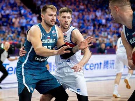 הוא במרכז. דונצ`יץ` (GETTY)