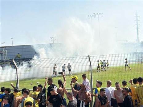 כאלף אוהדים