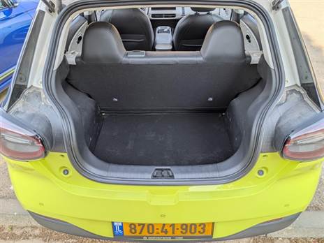 דונגפנג בוקס - למרות הנפח הגדול על הנייר, תא המטען פחות שימושי וחסר אביזרי נוחות