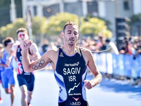 שחר שגיב על קו הסיום בדרום קוריאה | צילום: ,Janos Schmidt