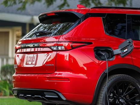 מנוע בנזין 2.4 ליטר, שני מנועים חשמלים והספק של 248 כ“ס. סוללת 20 קוט“ש תאפשר 61 ק“מ חשמליים