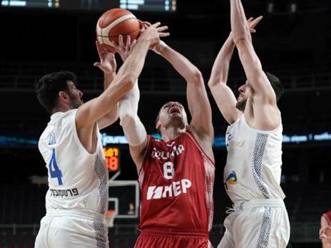 אך בהגנה זה שוב היה סיפור אחר (FIBA)