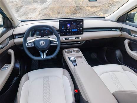 רמת גימור אחת, מאובזרת למדי