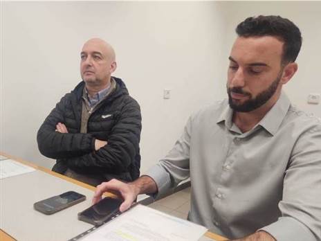 רוני מוזסון עו“ד פרקליט בית“ר (משמאל)